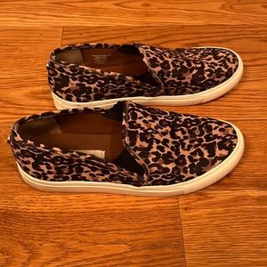 Women’s Size 8.5 Steve Madden Slip On Shoes.  Animal Print - Leopard ?